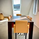 Appartamento Waterfront - Urbane Eleganz Am Bachufer