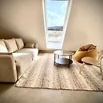 Waterfront - Urbane Eleganz Am Bachufer Appartamento
