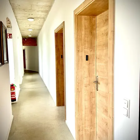 Waterfront - Urbane Eleganz Am Bachufer *