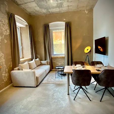 Waterfront - Urbane Eleganz Am Bachufer Daire Villach