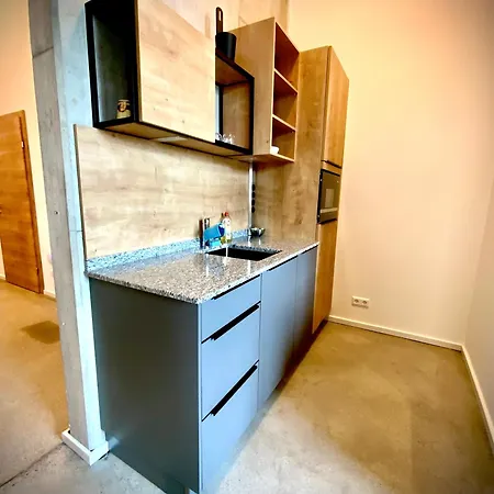 Daire Waterfront - Urbane Eleganz Am Bachufer