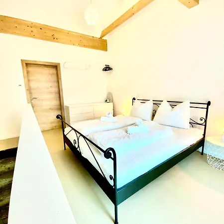 Waterfront - Urbane Eleganz Am Bachufer شقة فيلاخ