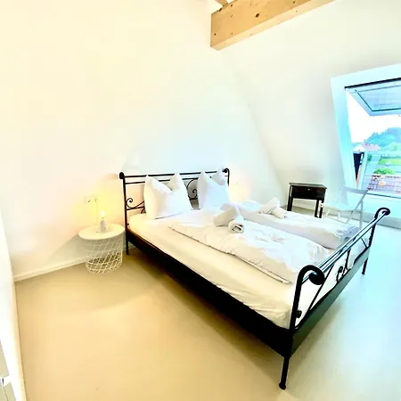 Waterfront - Urbane Eleganz Am Bachufer فيلاخ