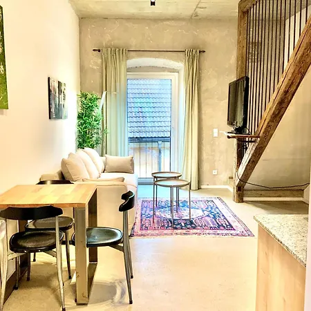 Waterfront - Urbane Eleganz Am Bachufer شقة