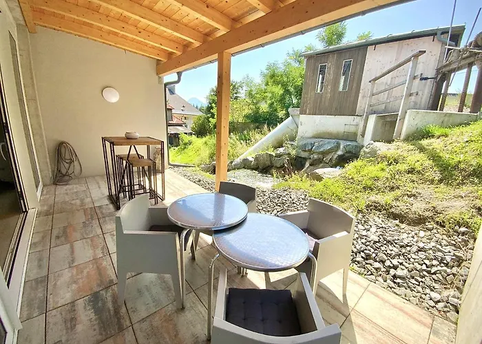 Waterfront - Urbane Eleganz Am Bachufer